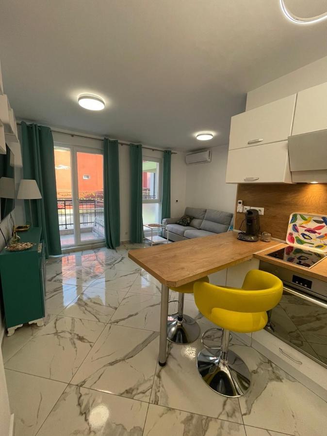 Sun&Moon Apartment Обзор Екстер'єр фото