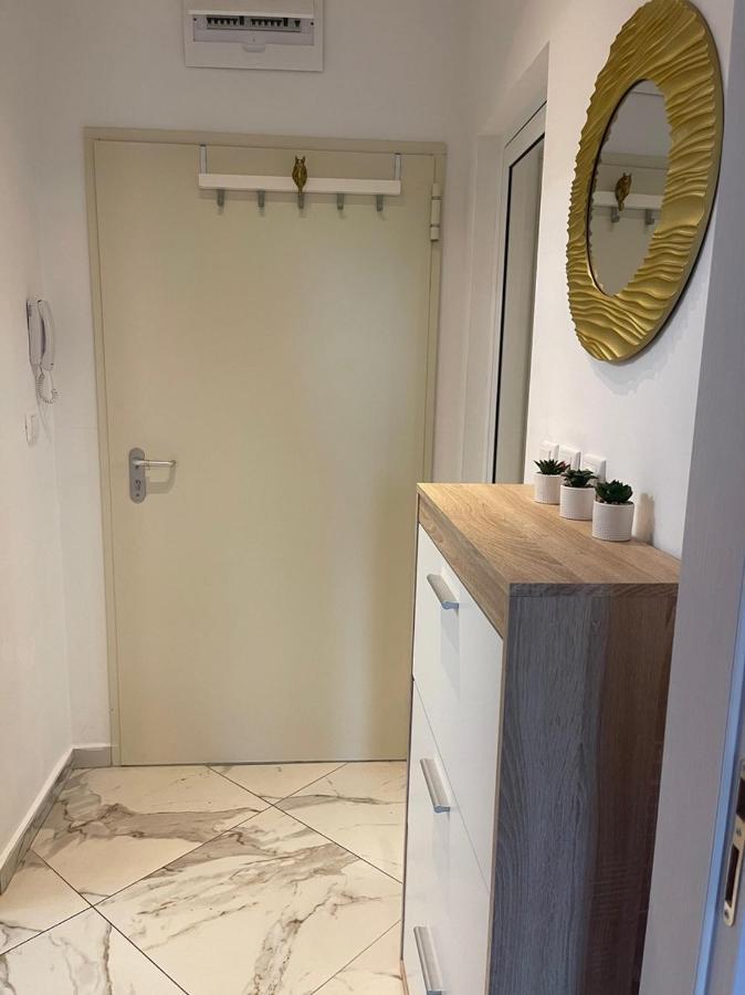 Sun&Moon Apartment Обзор Екстер'єр фото