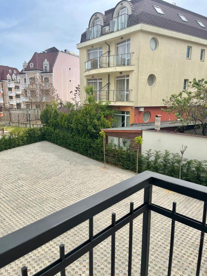 Sun&Moon Apartment Обзор Екстер'єр фото
